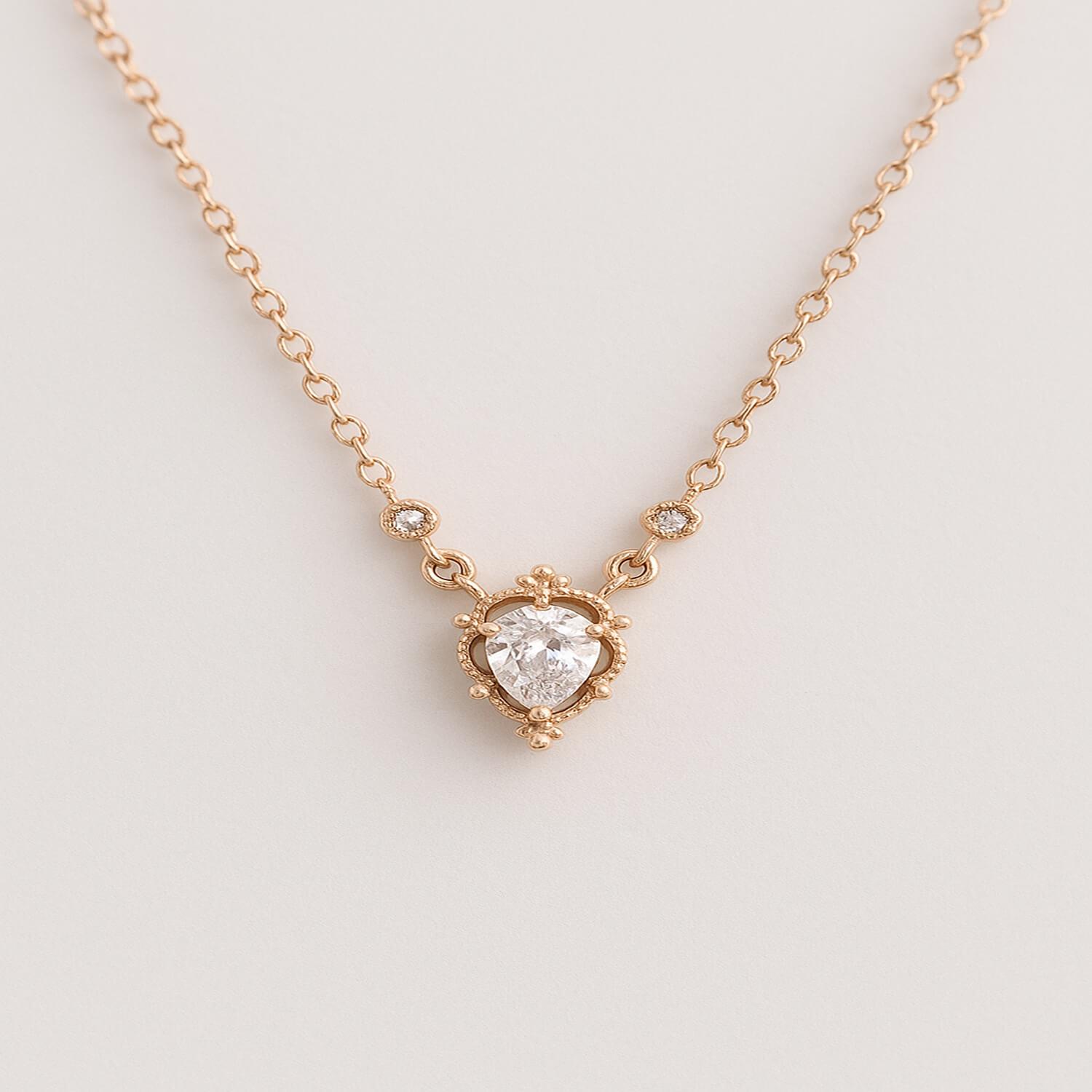 0.53 Karat F SI Damla Taşlı Kolye