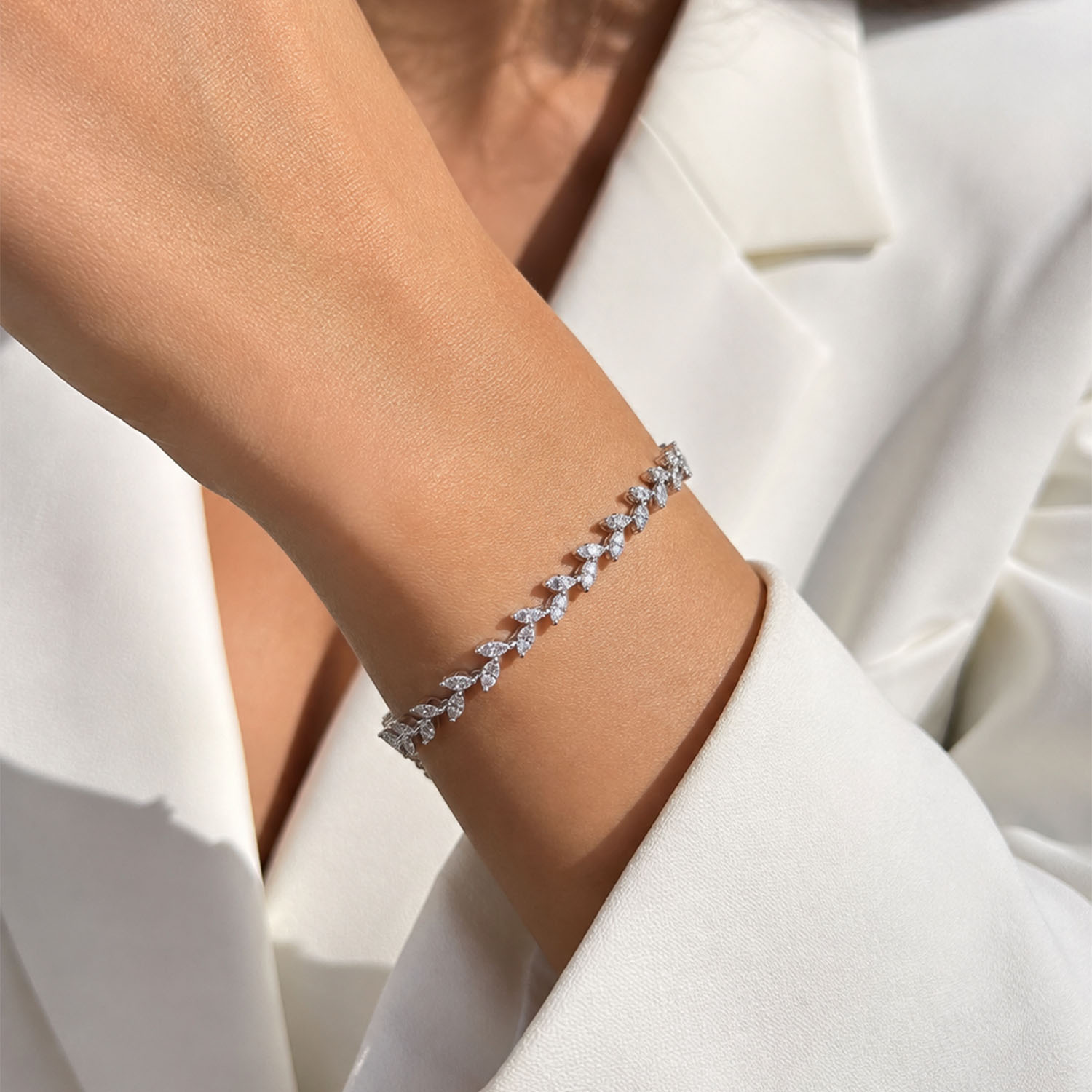 1.50 Karat F Renk SI Kıvrımlı Pırlanta Bileklik